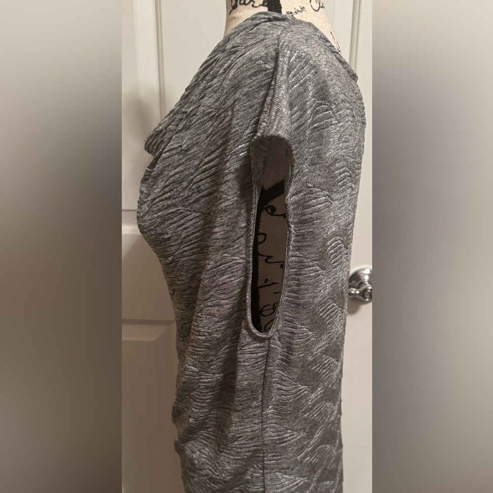 Calvin Klein Women’s Metallic Silver Textured Cowl Neck Hem Top Large - Picture 5 of 7